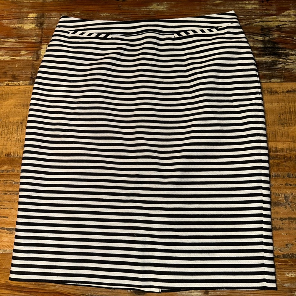 Halogen white/black lined striped skirt. Size medium